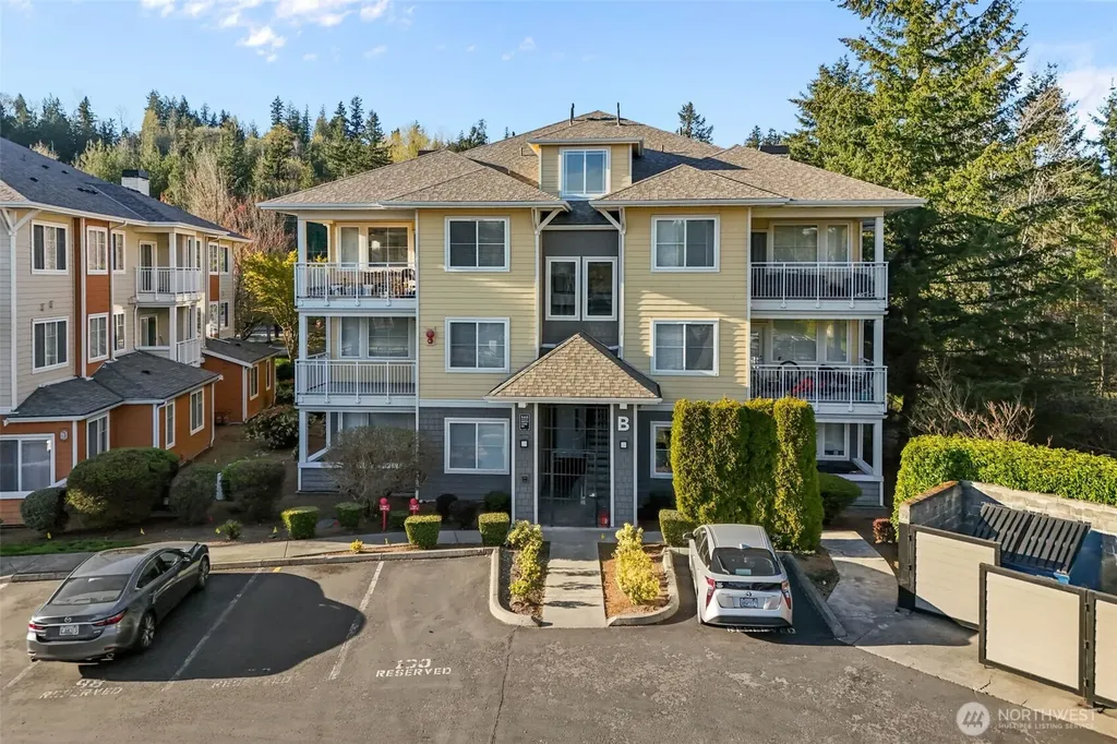 560 225th Lane NE Sammamish WA 98074