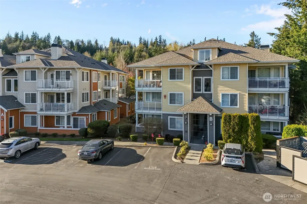 560 225th Lane NE Sammamish WA 98074