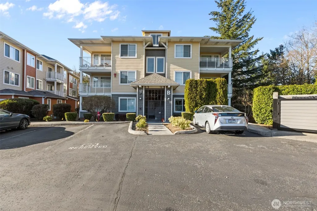 560 225th Lane NE Sammamish WA 98074