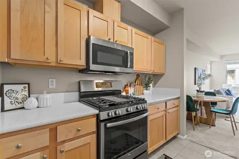 560 225th Lane NE Sammamish WA 98074