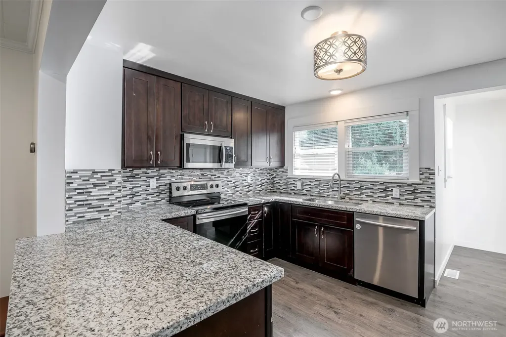 1716 E Main Street Auburn WA 98002