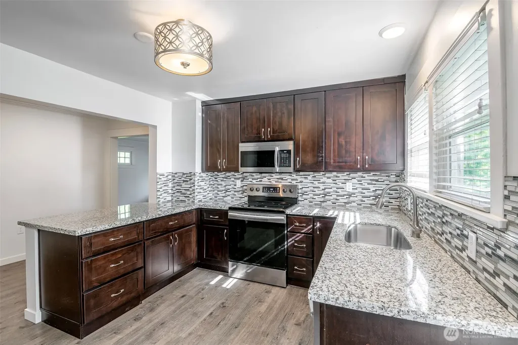 1716 E Main Street Auburn WA 98002