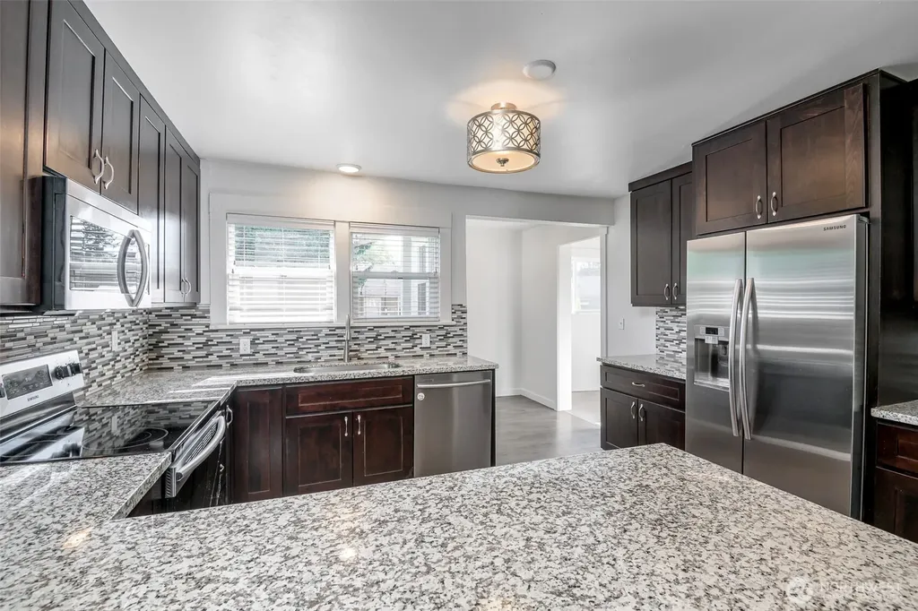 1716 E Main Street Auburn WA 98002