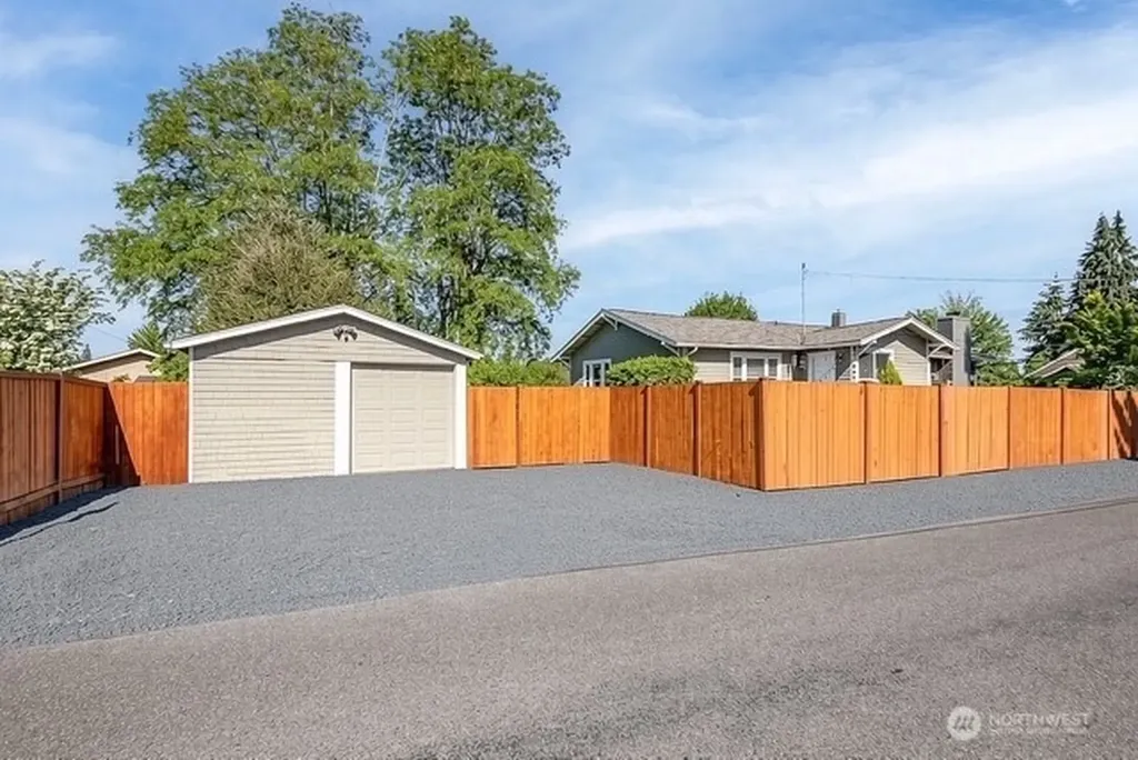 1716 E Main Street Auburn WA 98002