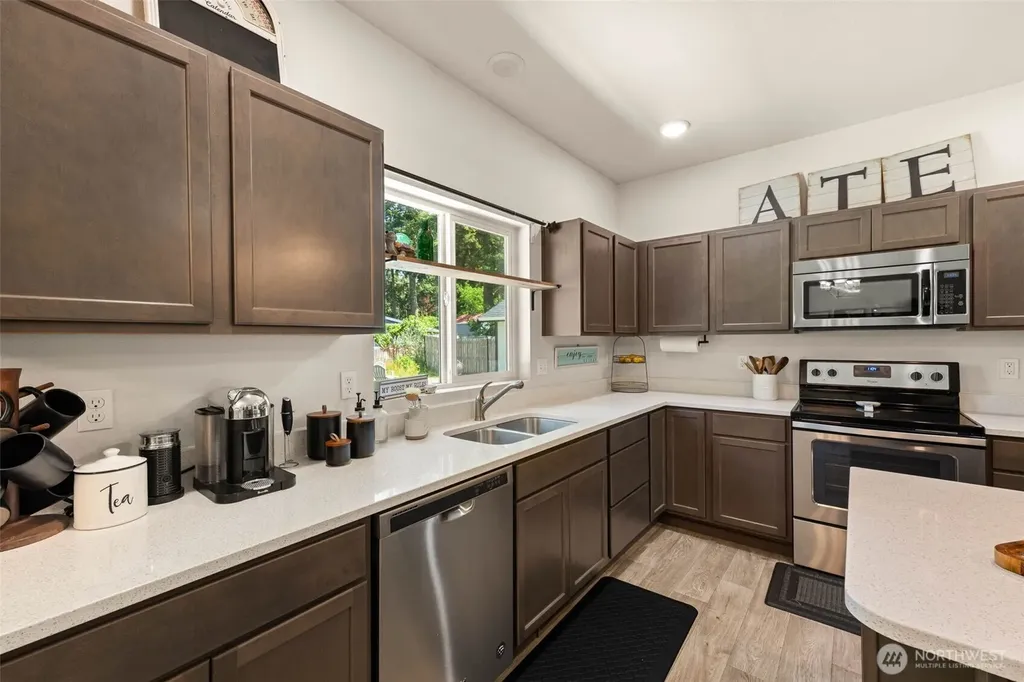 206 Middleton Court SE Rainier WA 98576