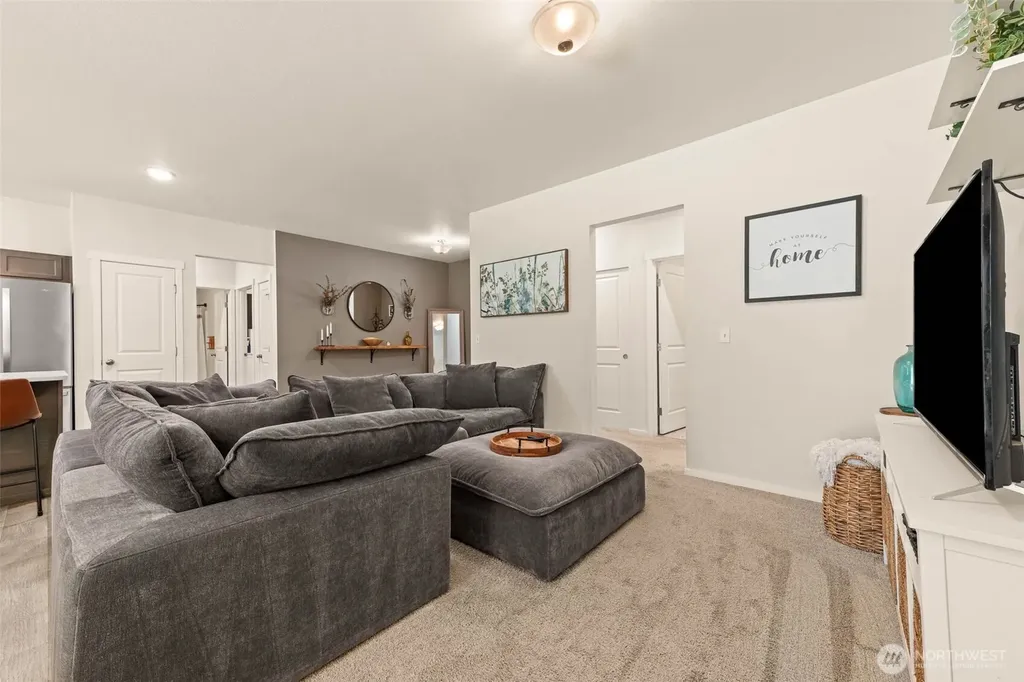 206 Middleton Court SE Rainier WA 98576