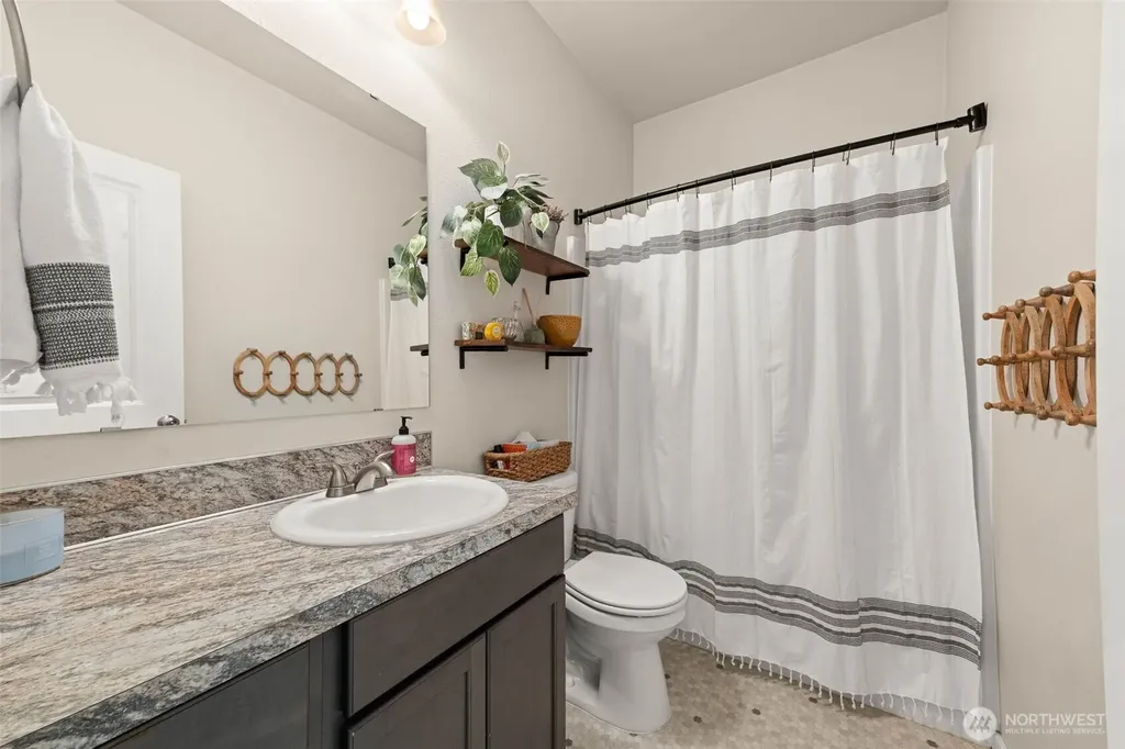 206 Middleton Court SE Rainier WA 98576