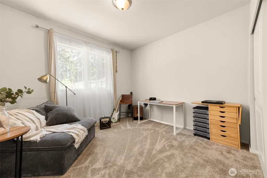 206 Middleton Court SE Rainier WA 98576
