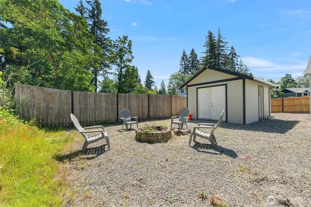 206 Middleton Court SE Rainier WA 98576