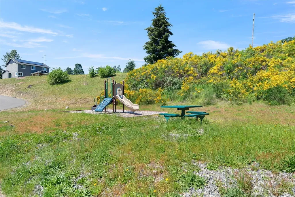 206 Middleton Court SE Rainier WA 98576