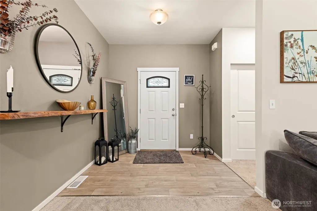 206 Middleton Court SE Rainier WA 98576
