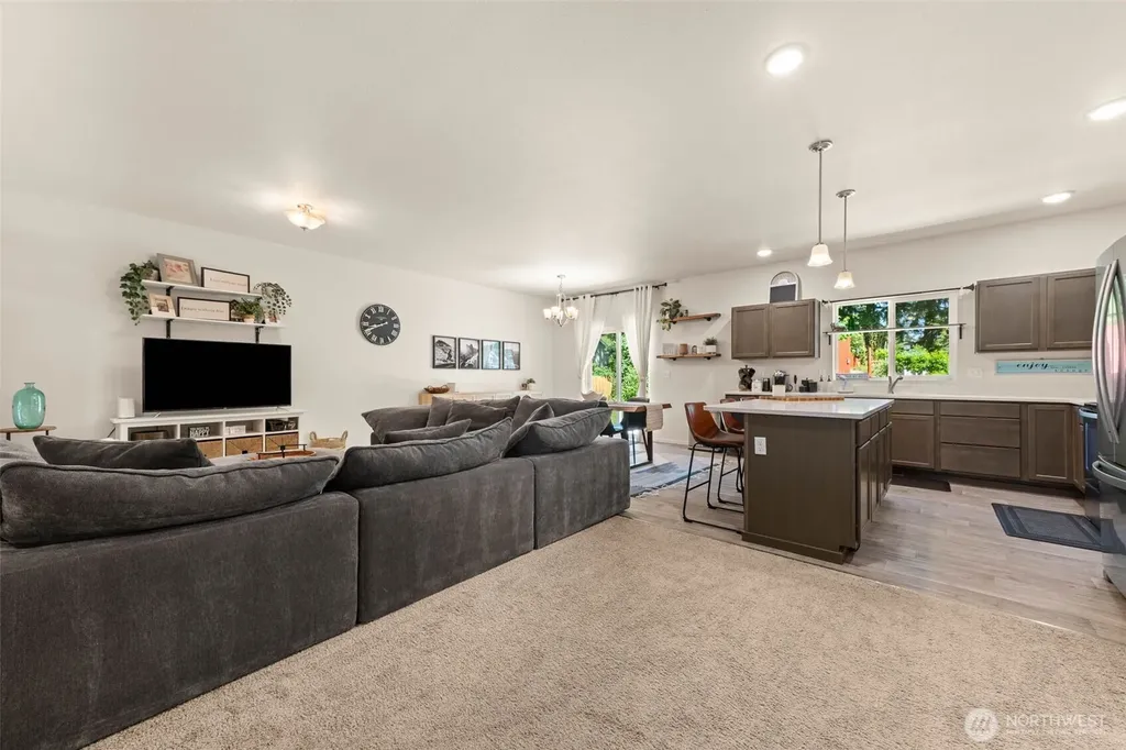 206 Middleton Court SE Rainier WA 98576