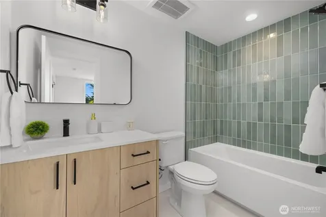 3850 Carr Place N Seattle WA 98103