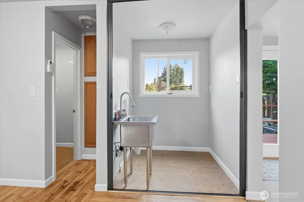 9046 7th Avenue NW Seattle WA 98117