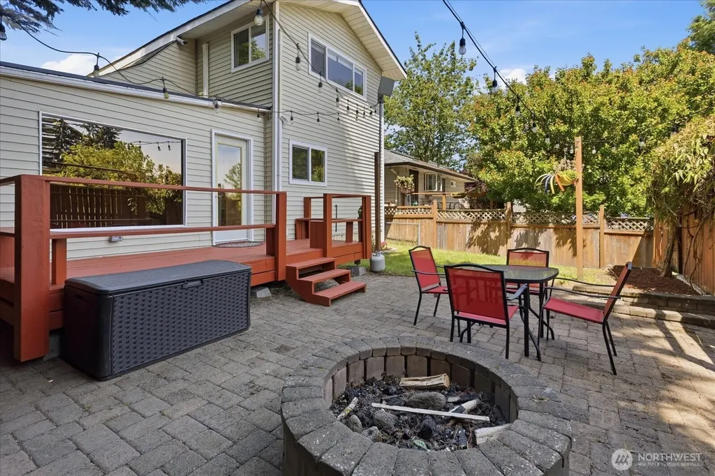 9046 7th Avenue NW Seattle WA 98117