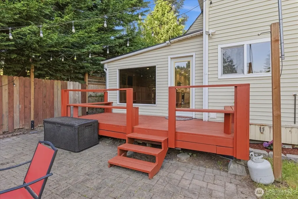 9046 7th Avenue NW Seattle WA 98117
