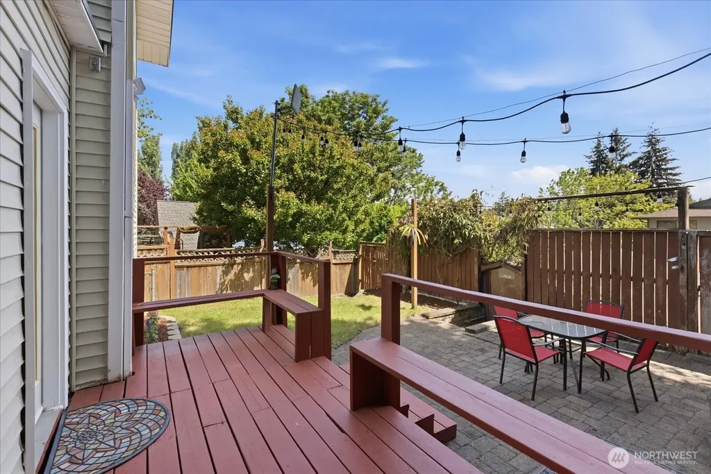 9046 7th Avenue NW Seattle WA 98117