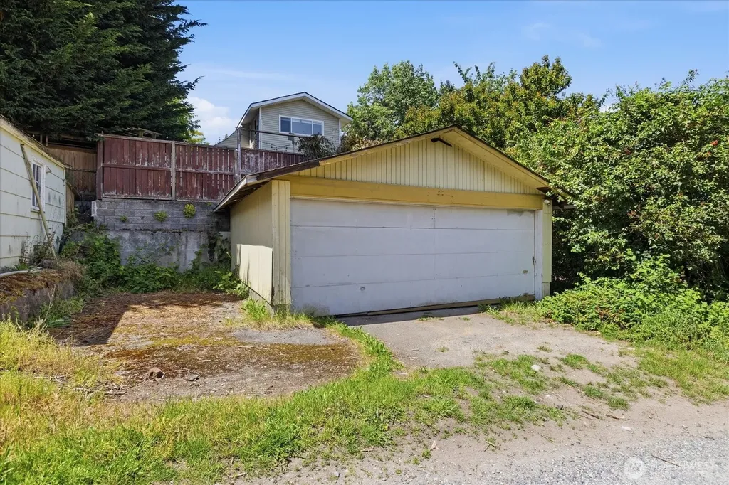 9046 7th Avenue NW Seattle WA 98117