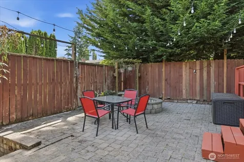9046 7th Avenue NW Seattle WA 98117