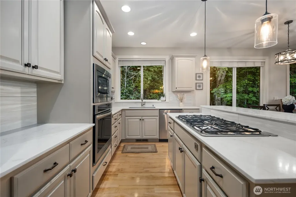 7989 E Barsay Lane Port Orchard WA 98366