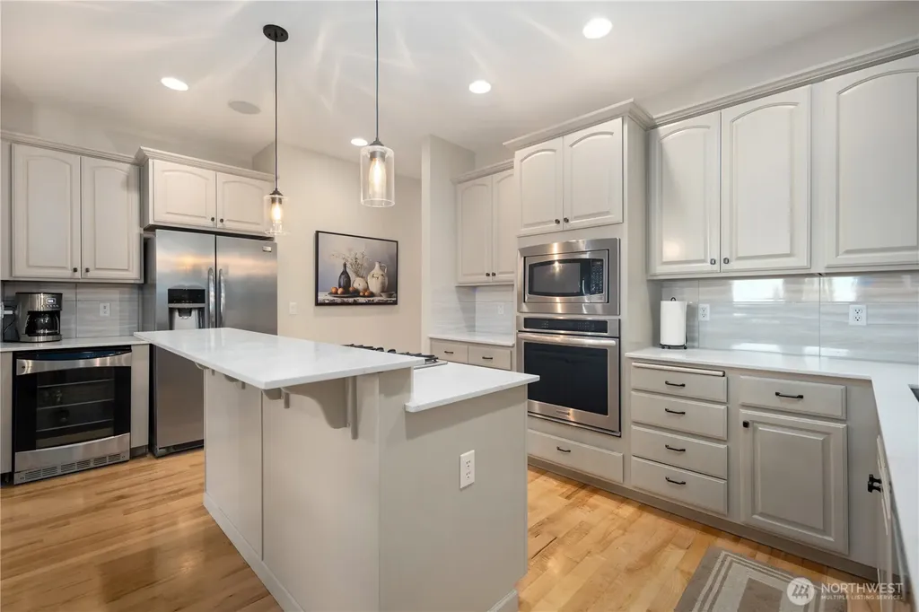 7989 E Barsay Lane Port Orchard WA 98366