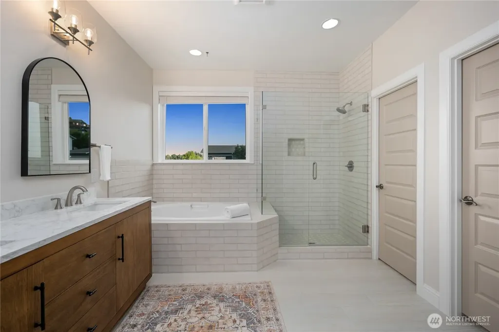 7989 E Barsay Lane Port Orchard WA 98366