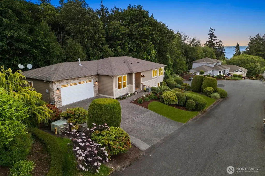 7989 E Barsay Lane Port Orchard WA 98366