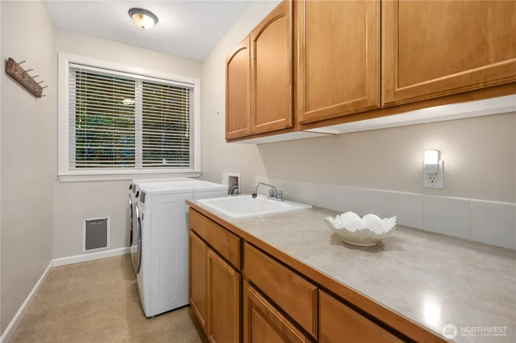 7989 E Barsay Lane Port Orchard WA 98366