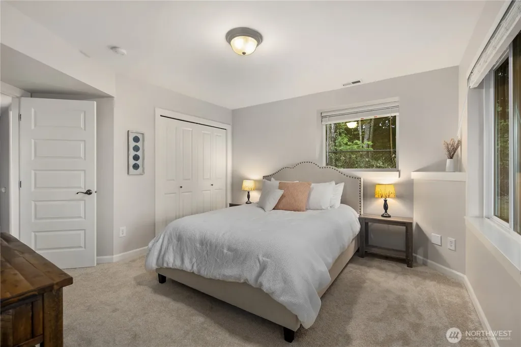 7989 E Barsay Lane Port Orchard WA 98366