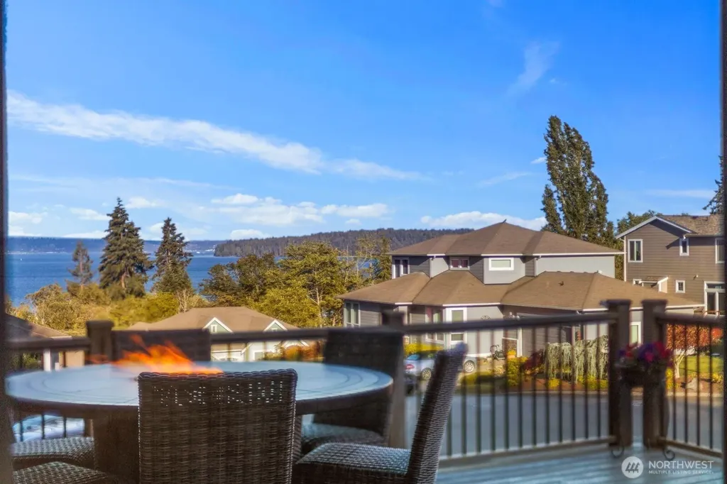 7989 E Barsay Lane Port Orchard WA 98366