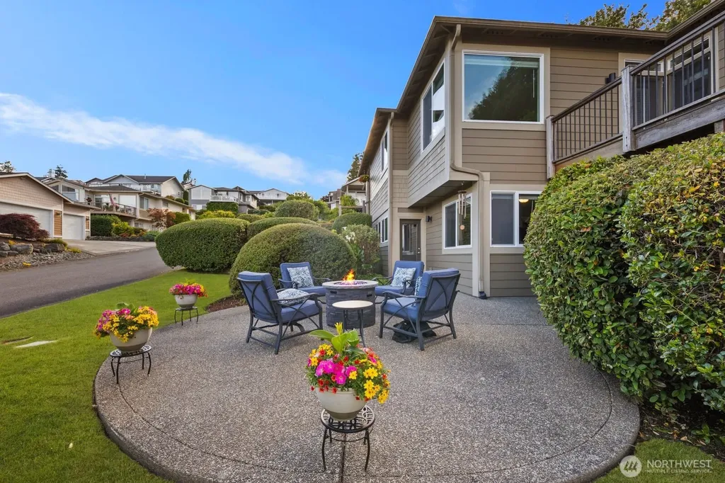 7989 E Barsay Lane Port Orchard WA 98366