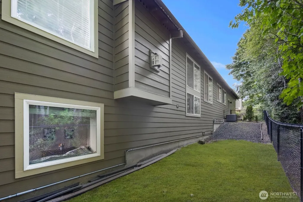 7989 E Barsay Lane Port Orchard WA 98366