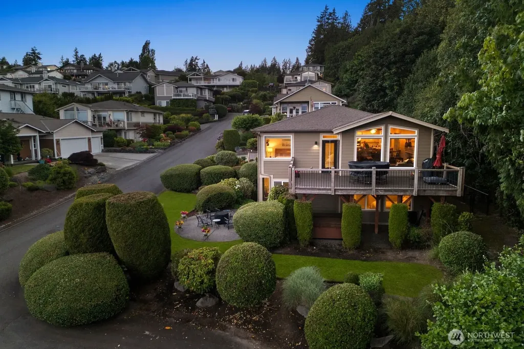 7989 E Barsay Lane Port Orchard WA 98366