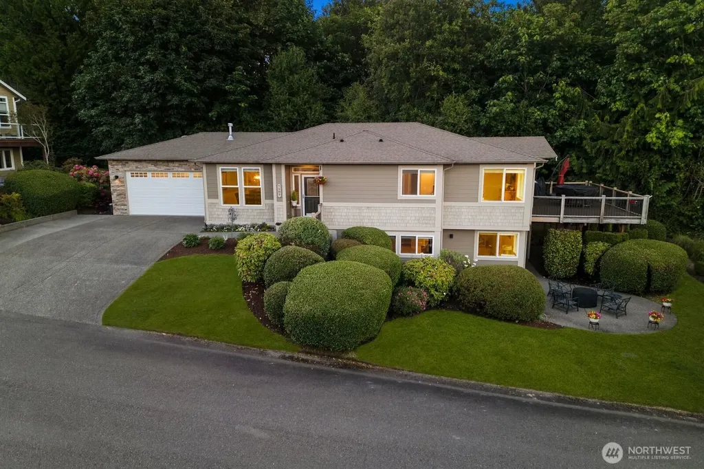 7989 E Barsay Lane Port Orchard WA 98366