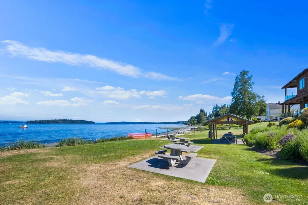 7989 E Barsay Lane Port Orchard WA 98366