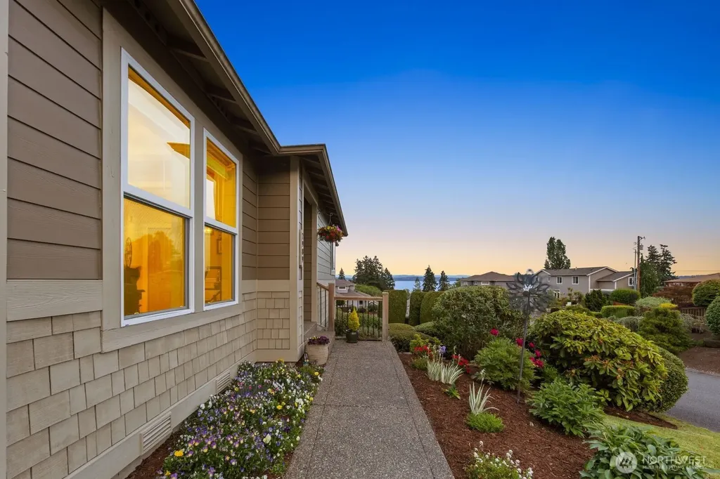 7989 E Barsay Lane Port Orchard WA 98366