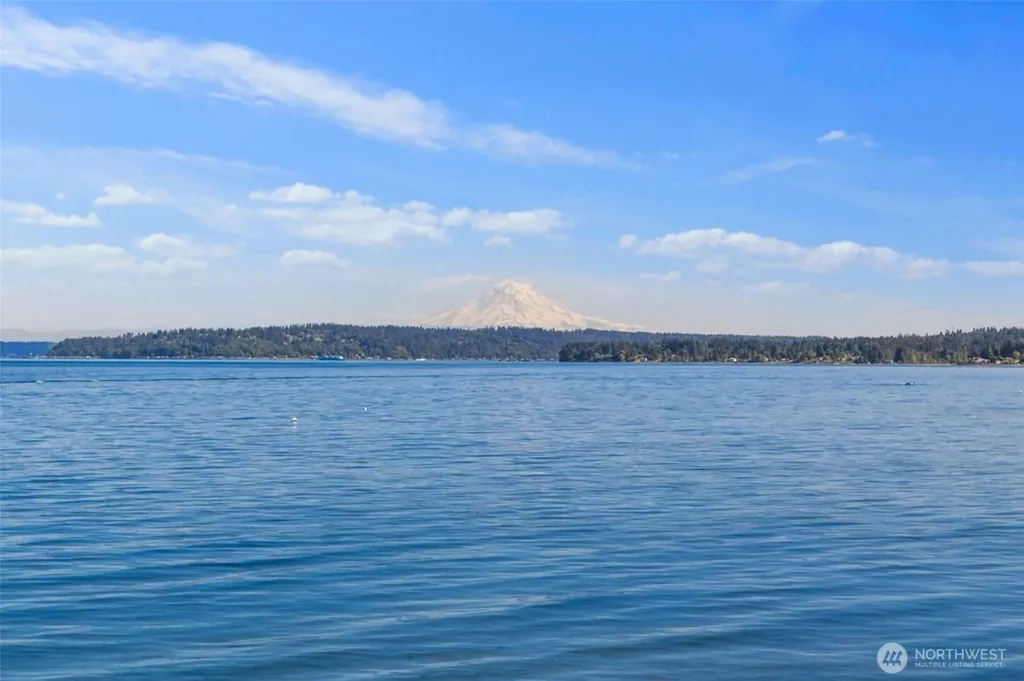7989 E Barsay Lane Port Orchard WA 98366