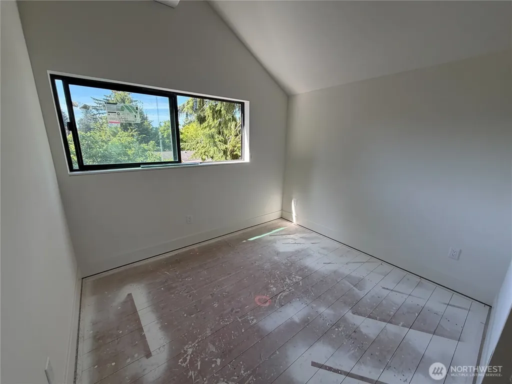 4709 SW Hinds Street Seattle WA 98116