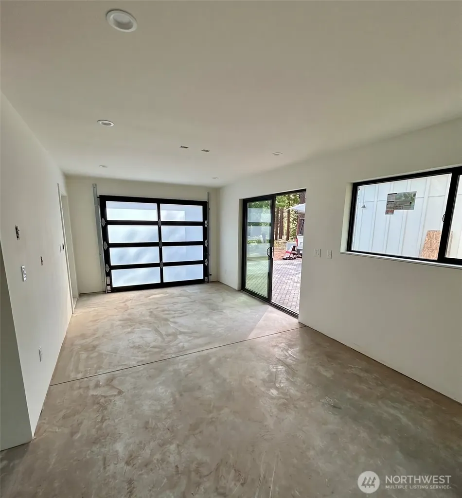 4709 SW Hinds Street Seattle WA 98116