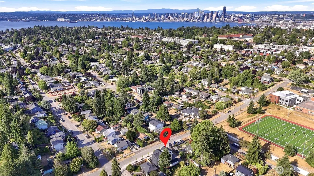 4709 SW Hinds Street Seattle WA 98116