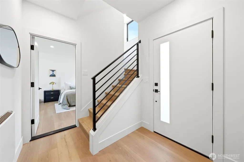4709 SW Hinds Street Seattle WA 98116
