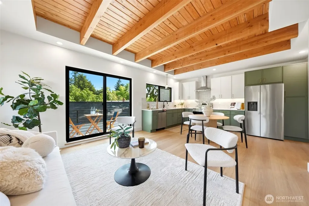 4709 SW Hinds Street Seattle WA 98116