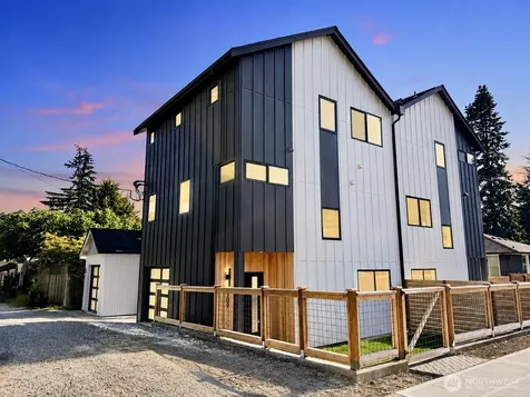 4709 SW Hinds Street Seattle WA 98116