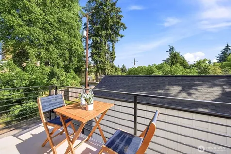 4709 SW Hinds Street Seattle WA 98116