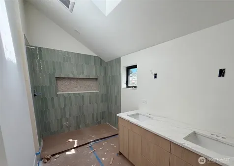 4709 SW Hinds Street Seattle WA 98116