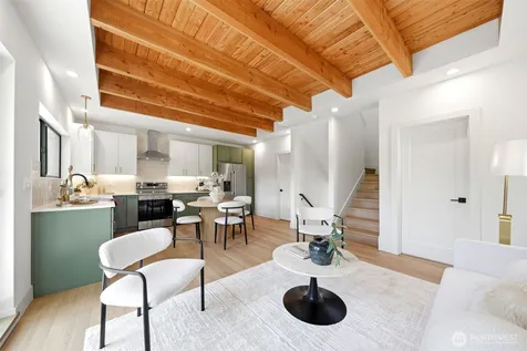 4709 SW Hinds Street Seattle WA 98116