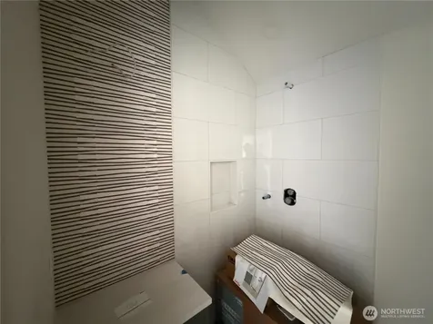 4709 SW Hinds Street Seattle WA 98116