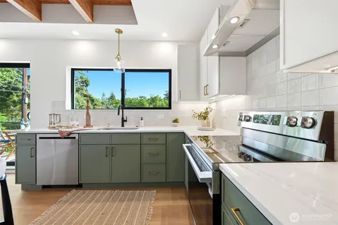 4709 SW Hinds Street Seattle WA 98116