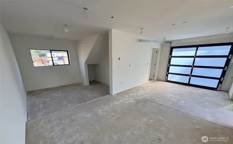 4709 SW Hinds Street Seattle WA 98116