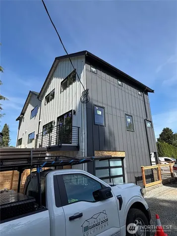 4709 SW Hinds Street Seattle WA 98116